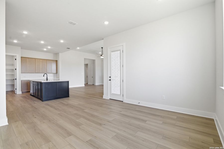 Spacious, unfurnished interior of a new home in Legacy at Lake Dunlap, New Braunfels (Image 15).
