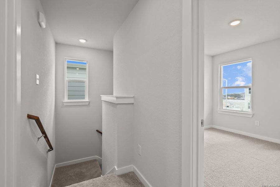 Spacious, unfurnished interior of a new home in Senna, Leon Valley (Image 17).