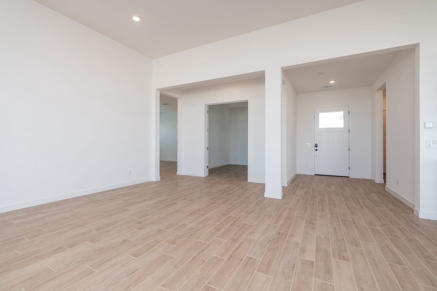 Spacious, unfurnished interior of a new home in Abel Ranch, Goodyear (Image 10). Spacious, unfurnished interior of a new home in Abel Ranch, Goodyear (Image 10).