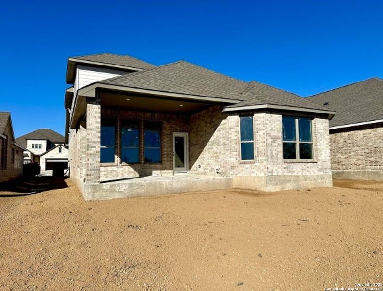 Exterior details and patio area of a home in Nopal Valley, San Antonio (Image 4).