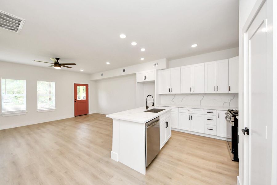 Furnished interior view inside a new home in , Alvin (Image 12). Furnished interior view inside a new home in , Alvin (Image 12).