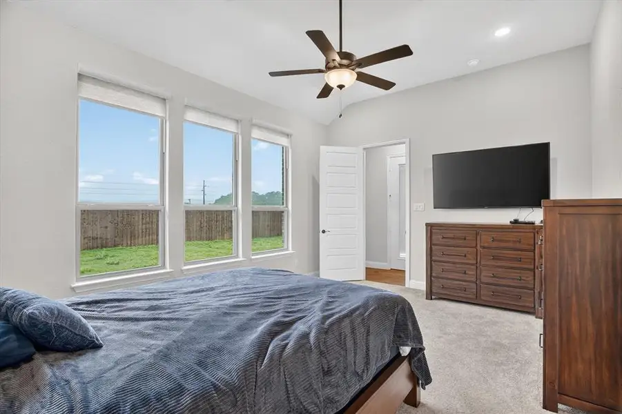 Furnished interior view inside a new home in Rockwood 65', Mansfield (Image 17).