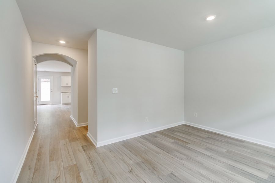 Spacious, unfurnished interior of a new home in Bluefield, Lexington (Image 14).