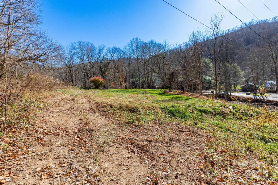 Natural landscape and outdoor views near in Weaverville (Image 20). Natural landscape and outdoor views near in Weaverville (Image 20).