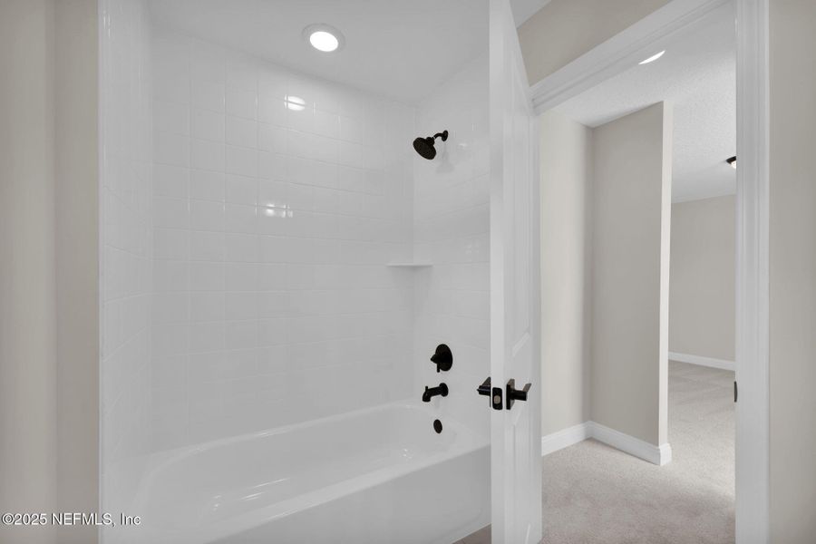 Spacious, unfurnished interior of a new home in Seabrook Village at Nocatee, Ponte Vedra (Image 35).