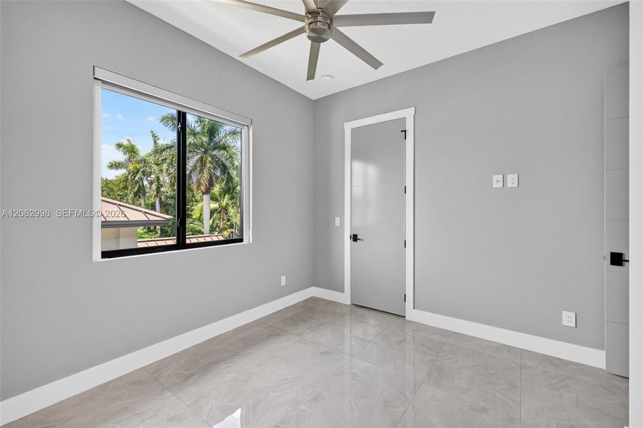 Spacious, unfurnished interior of a new home in , Fort Lauderdale (Image 22).