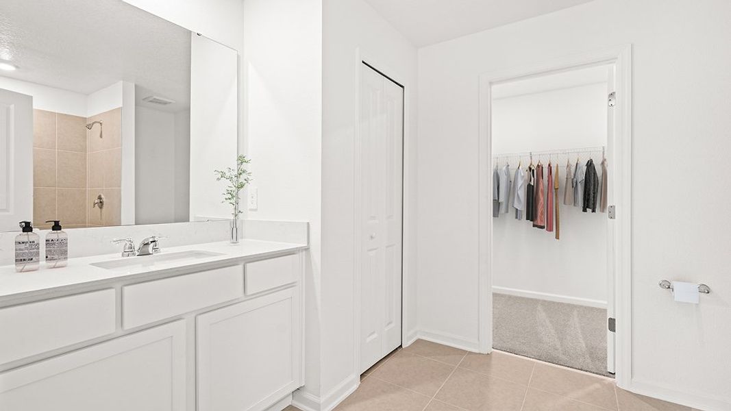 Florida CORE L004 Edison Owners Bath 1of2 F2 Base3 4 18 25