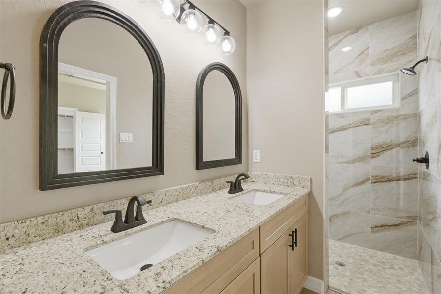 Furnished interior view inside a new home in , Killeen (Image 9).