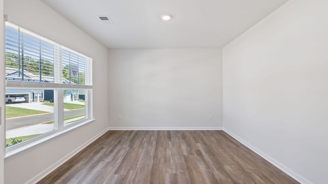 Spacious, unfurnished interior of a new home in Cedar Gap, Fountain Inn (Image 16).