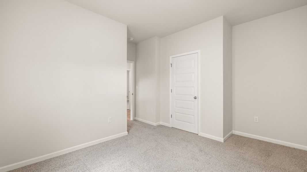 Spacious, unfurnished interior of a new home in Kingston Ranch at Lake Oconee, Buckhead (Image 24).