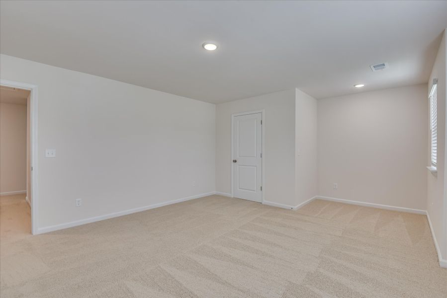 Representative unfurnished interior of a home built from the Insha by Veranda Homes in Heritage Bay, Sumter (Image 23).