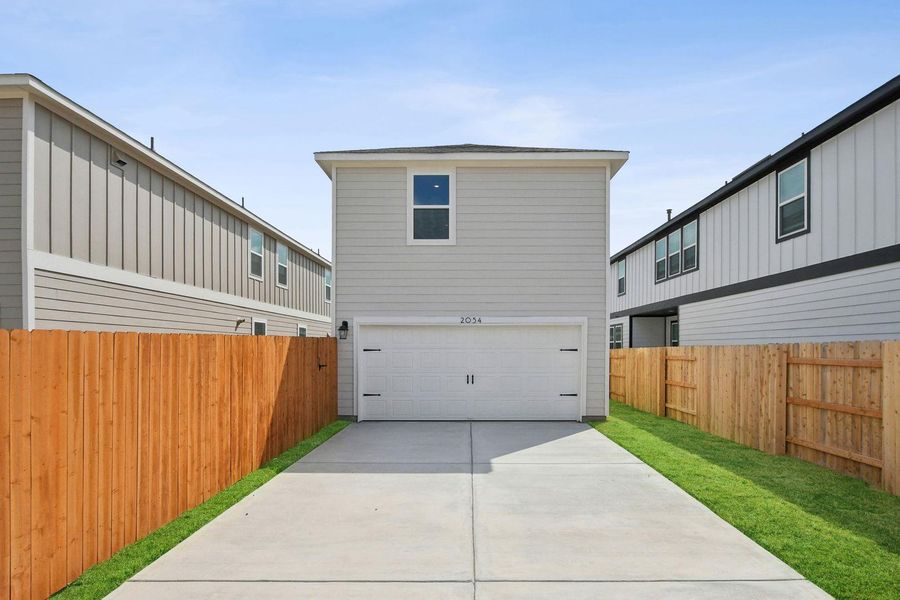 Exterior details and patio area of a home in Avery Centre, Round Rock (Image 27).