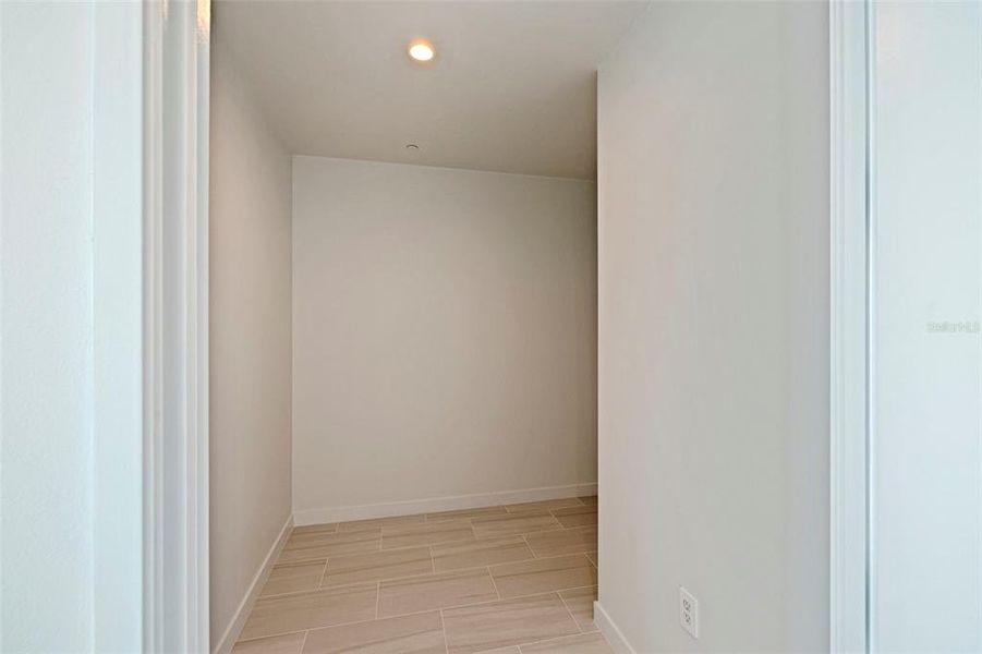 Spacious, unfurnished interior of a new home in , St. Petersburg (Image 25).