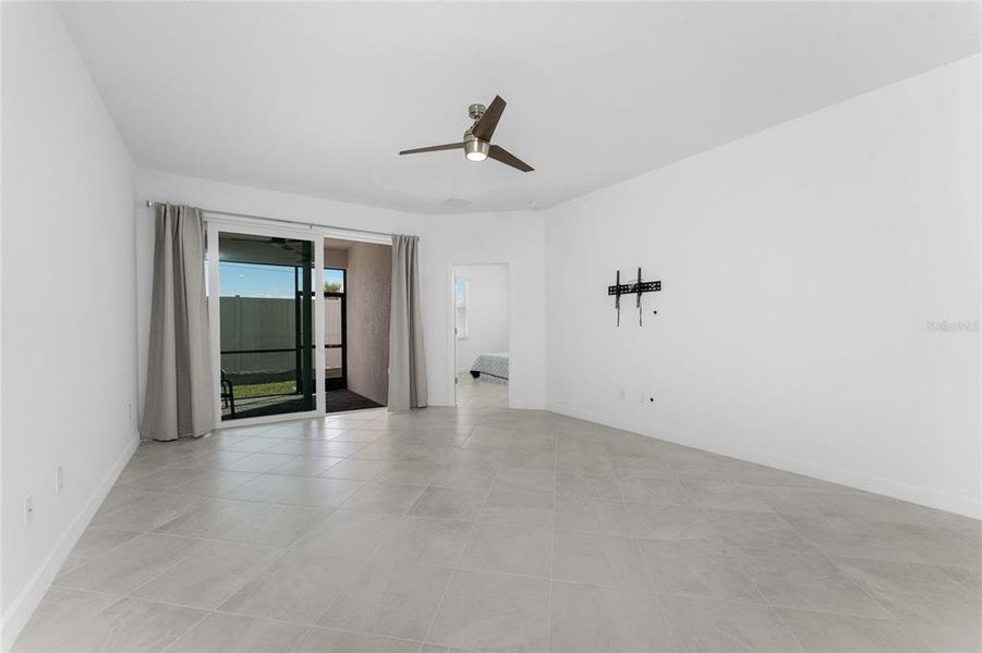 Spacious, unfurnished interior of a new home in , Englewood (Image 41).