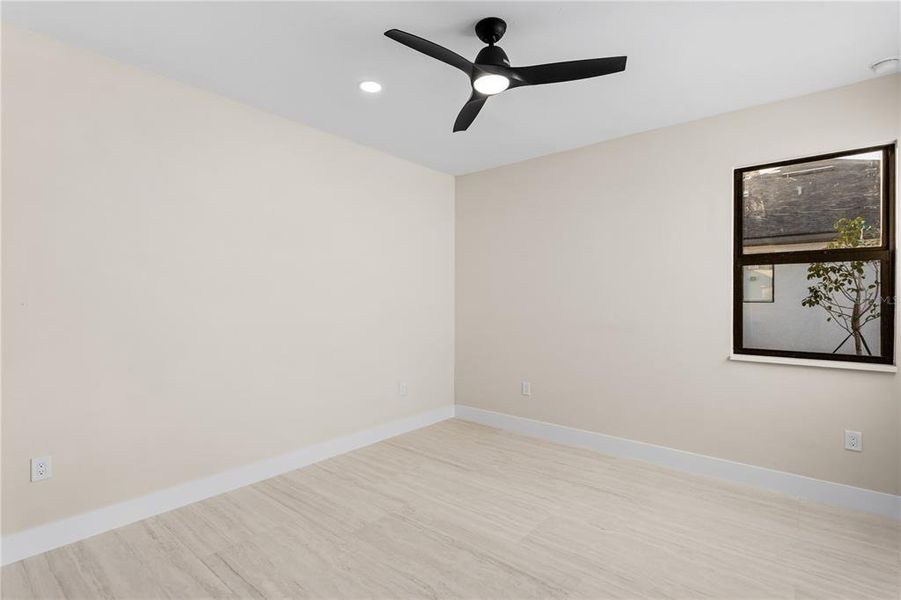 Spacious, unfurnished interior of a new home in , Cape Coral (Image 19).