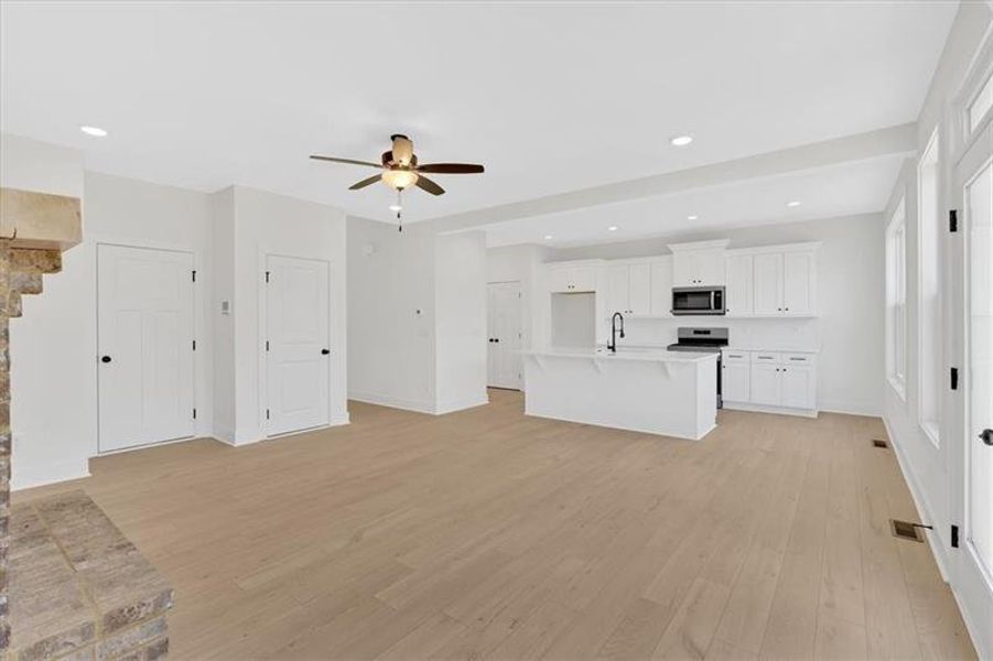 Spacious, unfurnished interior of a new home in , Cartersville (Image 18).