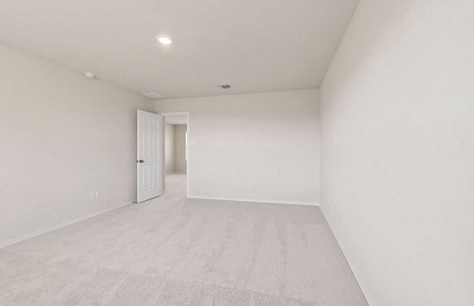 Spacious, unfurnished interior of a new home in Sonterra, Jarrell (Image 17).