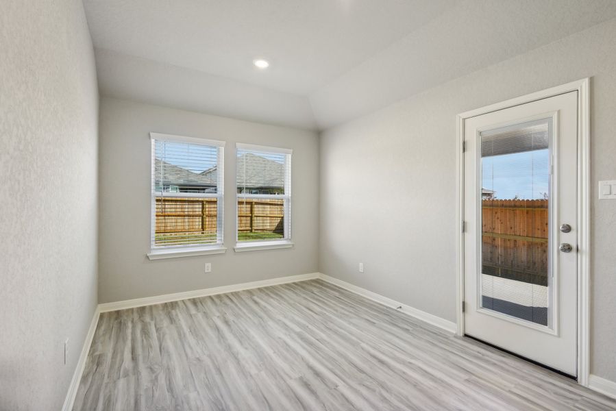 Spacious, unfurnished interior of a new home in Lexington Parke, Del Valle (Image 14).
