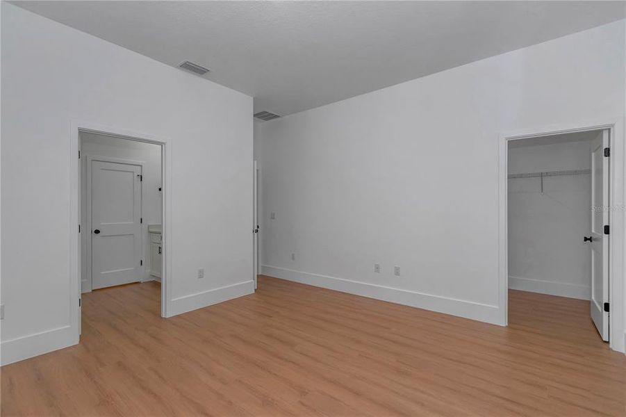 Spacious, unfurnished interior of a new home in , Ocala (Image 29).