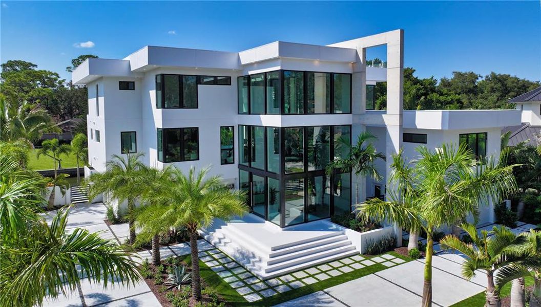 Condo located in Sarasota, FL showcasing its design and architecture (Image 9).