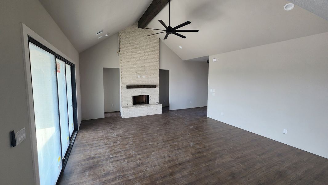 Spacious, unfurnished interior of a new home in Paloma Ranches, Justin (Image 6). Spacious, unfurnished interior of a new home in Paloma Ranches, Justin (Image 6).