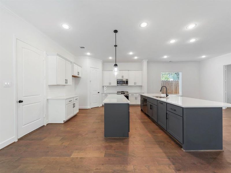 With the Warwick floor plan's dual kitchen islands, you're equipped with ample space to prepare and enjoy your next Holiday feast in style! (Sample photos of a completed Warwick floor plan. The image may feature alternative selections and/or upgrades.)