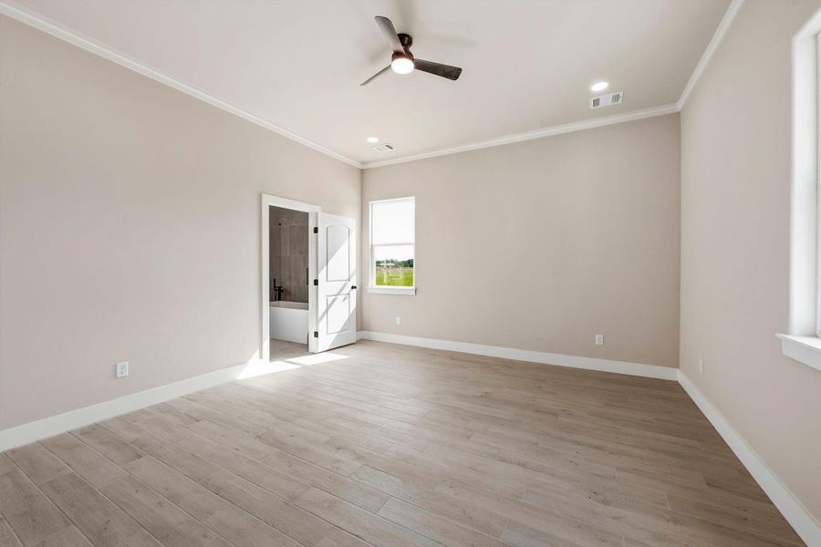 Spacious, unfurnished interior of a new home in , Franklin (Image 17).