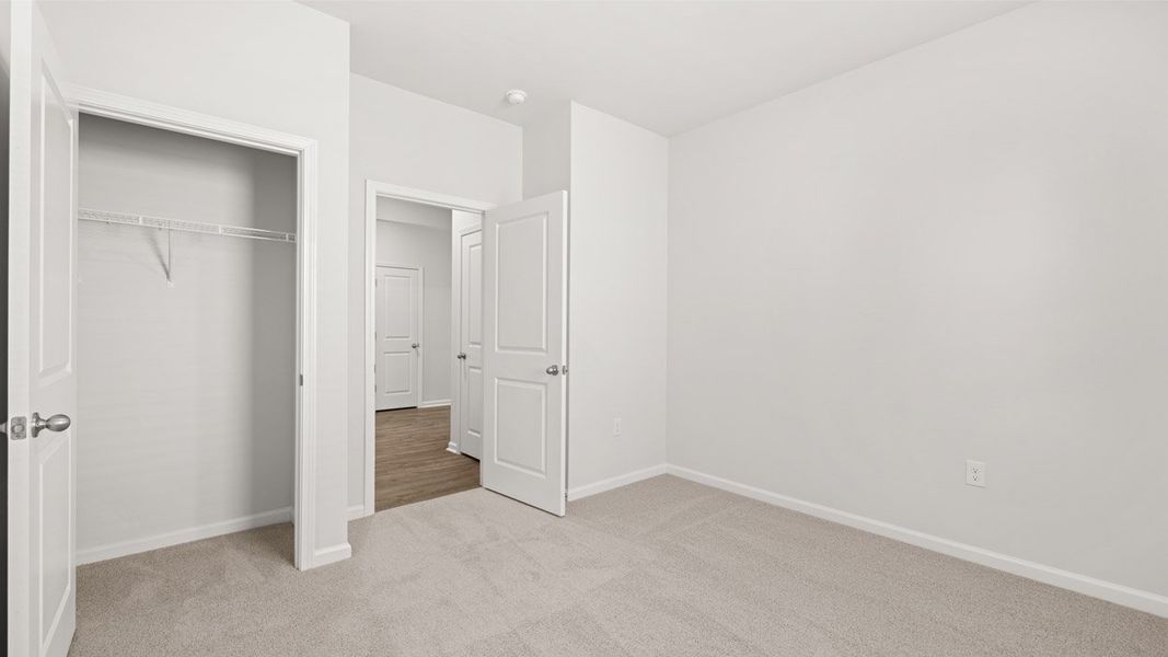 Spacious, unfurnished interior of a new home in Highland Hills, Graniteville (Image 28).