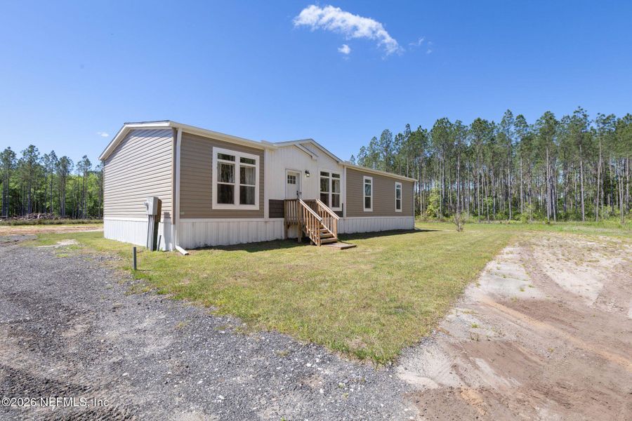 Exterior details and patio area of a home in , Bunnell (Image 25).
