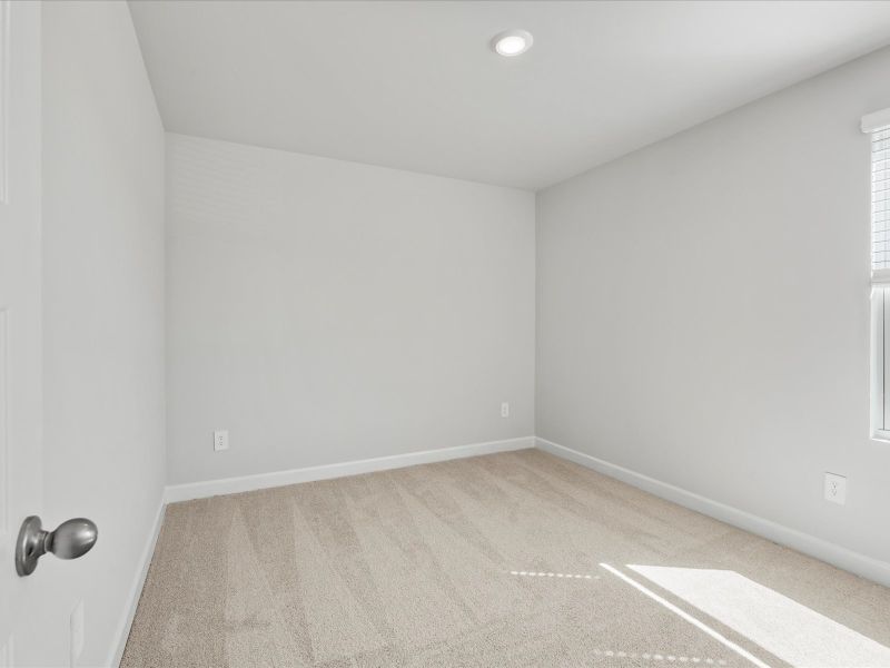 Welcome to the Lennon floorplan at Creek Ridge - Heritage Collection.