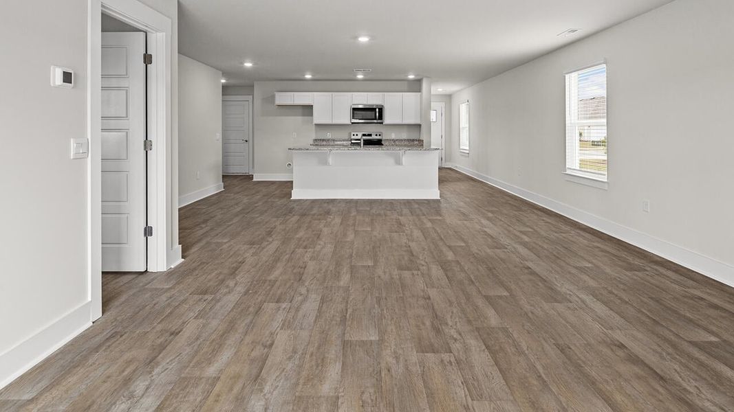 Spacious, unfurnished interior of a new home in Vineyard Trail, Jacksonville (Image 16).