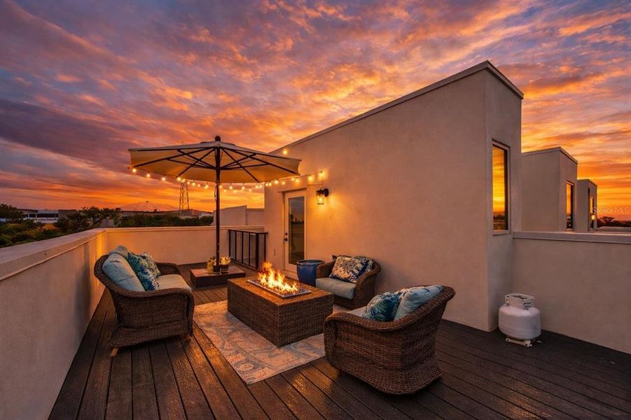 Exterior details and patio area of a home in , St. Petersburg (Image 27).