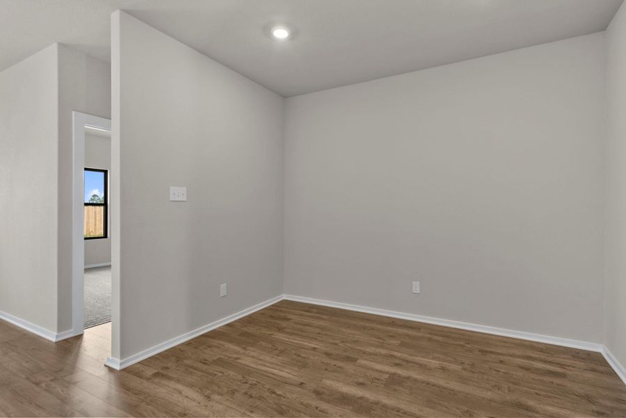 Spacious, unfurnished interior of a new home in Laurel Landing, Alvin (Image 17).