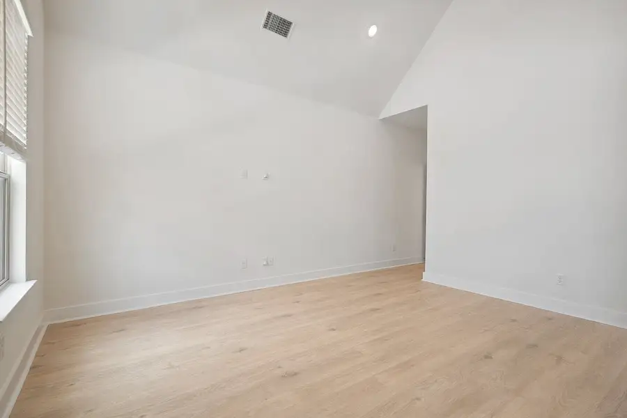 Spacious, unfurnished interior of a new home in Sage Hollow, Kyle (Image 15). Spacious, unfurnished interior of a new home in Sage Hollow, Kyle (Image 15).