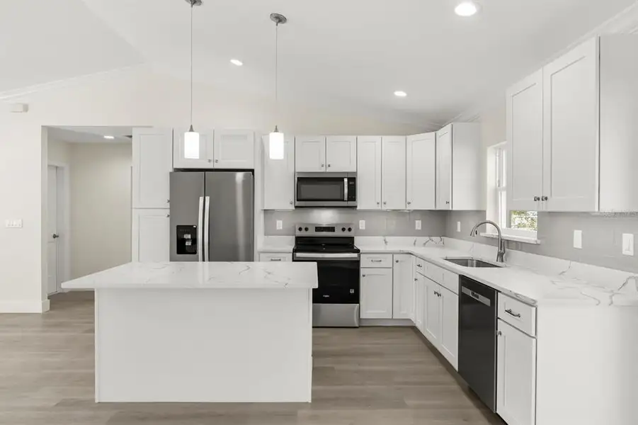 Furnished interior view inside a new home in , Ocklawaha (Image 5).