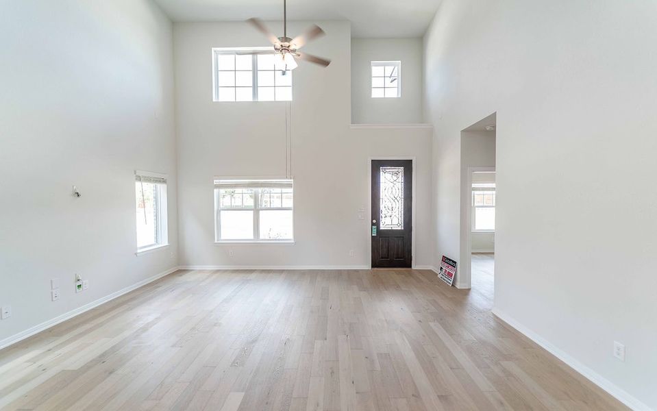 Spacious, unfurnished interior of a new home in Solterra, Mesquite (Image 11).