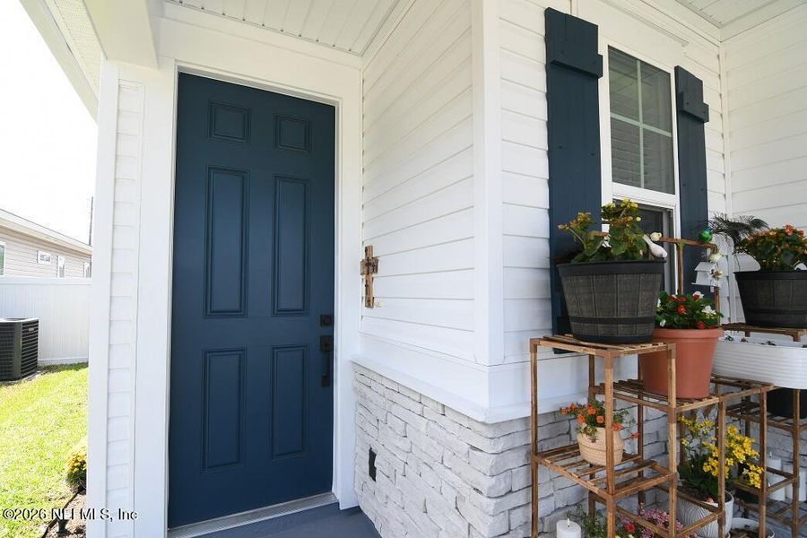 Exterior details and patio area of a home in Forest Crest, Jacksonville (Image 27).