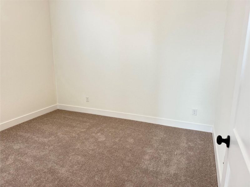 Spacious, unfurnished interior of a new home in Wood Leaf Reserve, Tomball (Image 14).