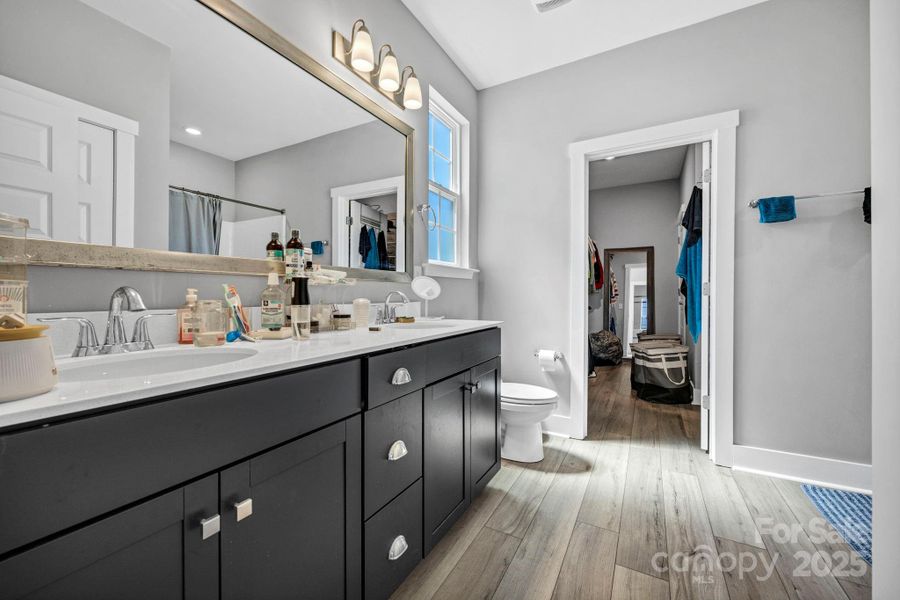 Furnished interior view inside a new home in , Columbia (Image 14).