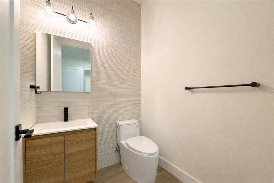 Furnished interior view inside a new home in , Dunnellon (Image 14).