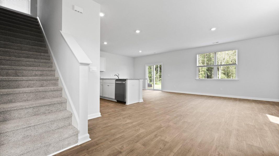 Spacious, unfurnished interior of a new home in , Summerville (Image 21).