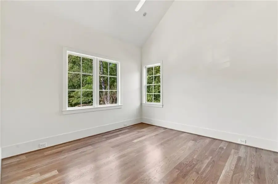 Spacious, unfurnished interior of a new home in , Atlanta (Image 79).