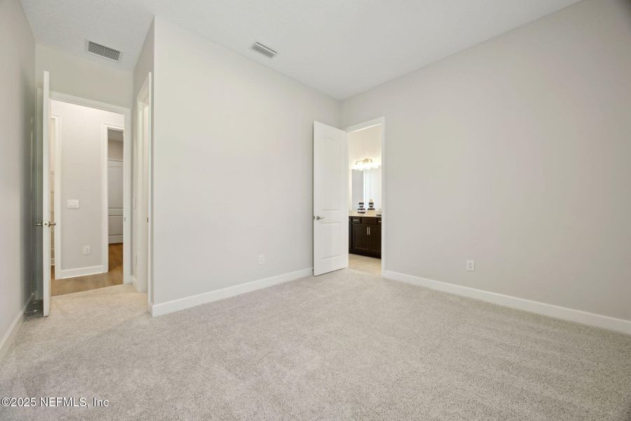 Spacious, unfurnished interior of a new home in Katie Cove, Jacksonville (Image 26).
