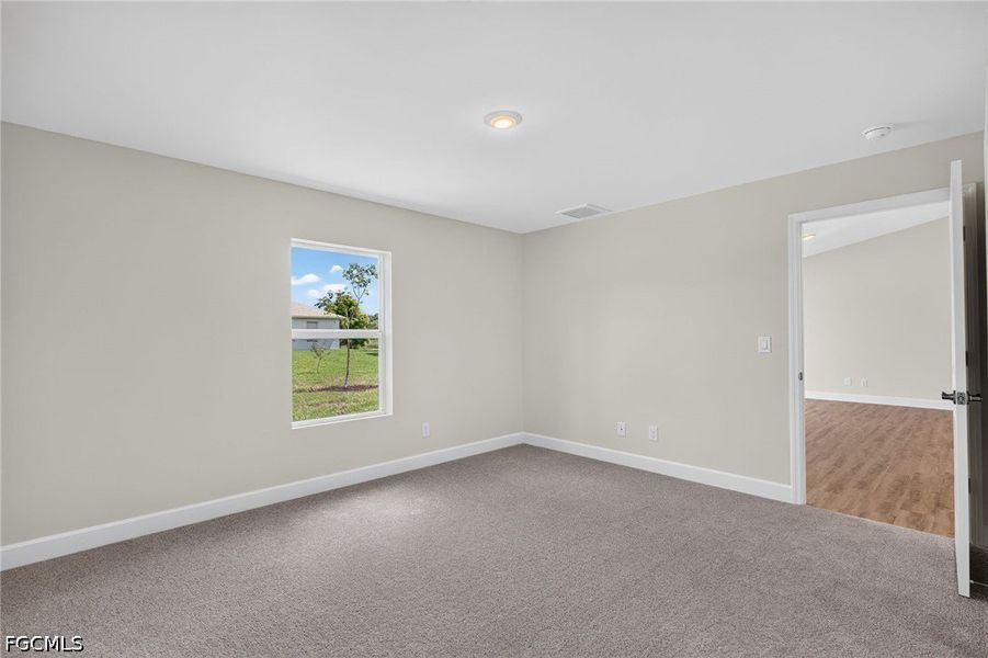 Spacious, unfurnished interior of a new home in Cape Coral, Cape Coral (Image 22).