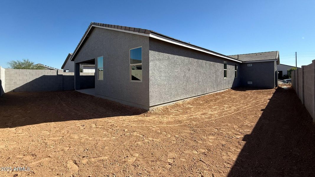 024 - Large Backyard and Side Yard