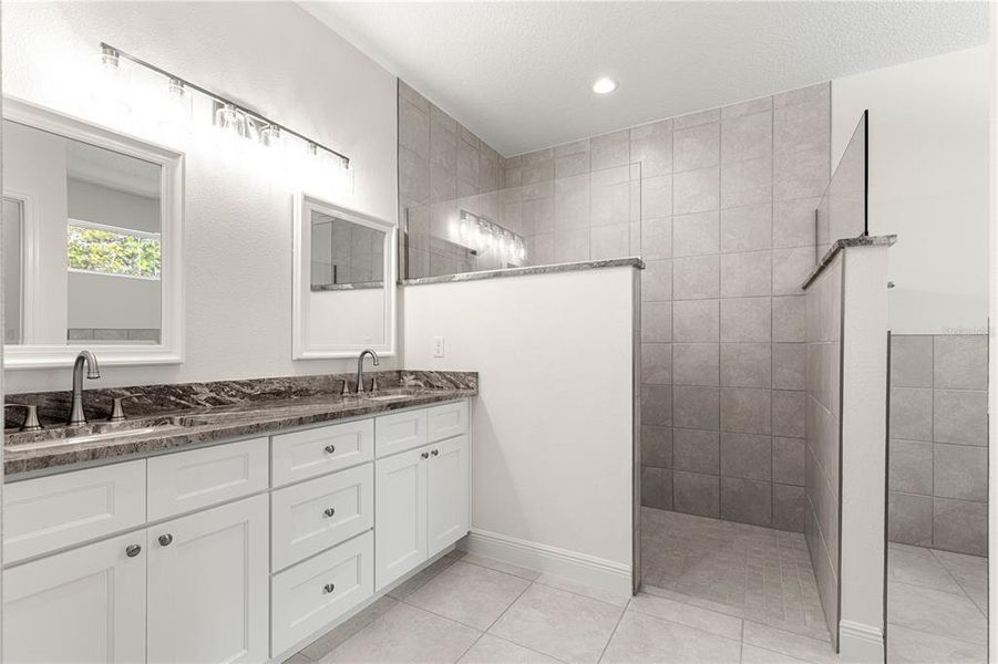 Furnished interior view inside a new home in , Dunnellon (Image 15).