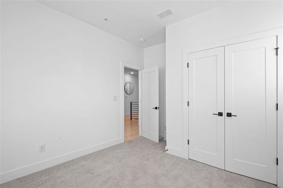 Spacious, unfurnished interior of a new home in , Alpharetta (Image 33).