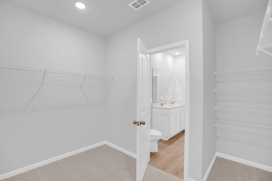 Spacious, unfurnished interior of a new home in Bradford Pointe, Summerville (Image 39).