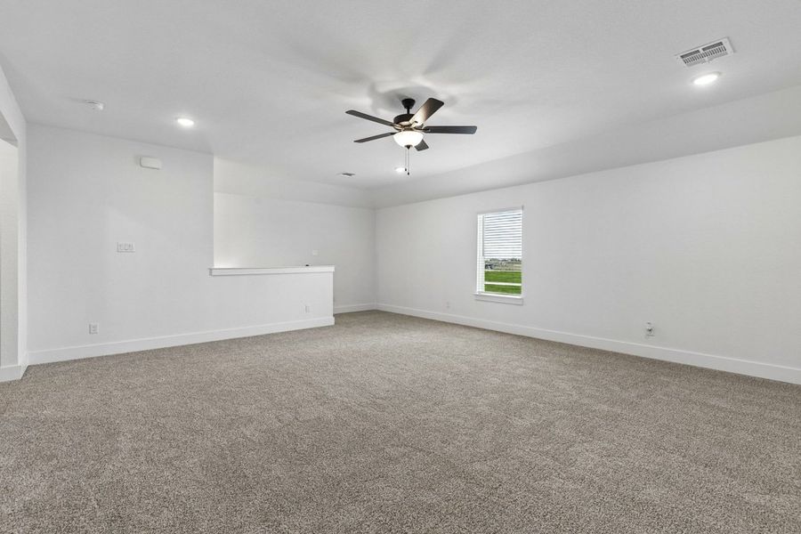 Spacious, unfurnished interior of a new home in Brahman Ranch, Venus (Image 27).