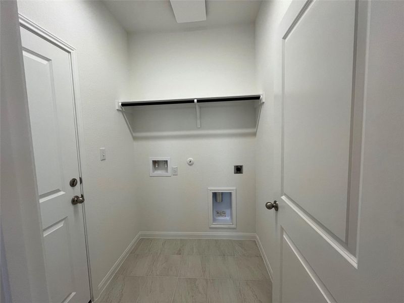 Spacious, unfurnished interior of a new home in Wellspring, Round Rock (Image 17).